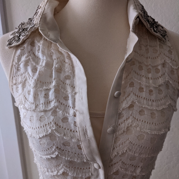 Beautiful beaded collar dress - Picture 3 of 10